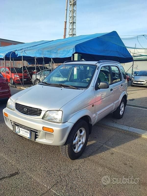 Usata Daihatsu Terios 83 CV (61 kW) 2000 Grigio SUV