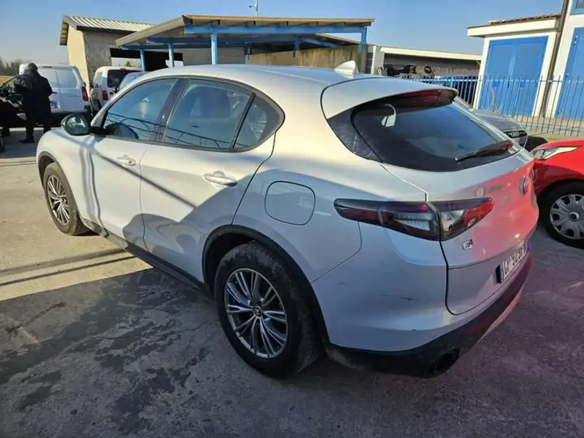 Usata Alfa Romeo Stelvio Super 209 CV (153 kW) 2023 Argento SUV