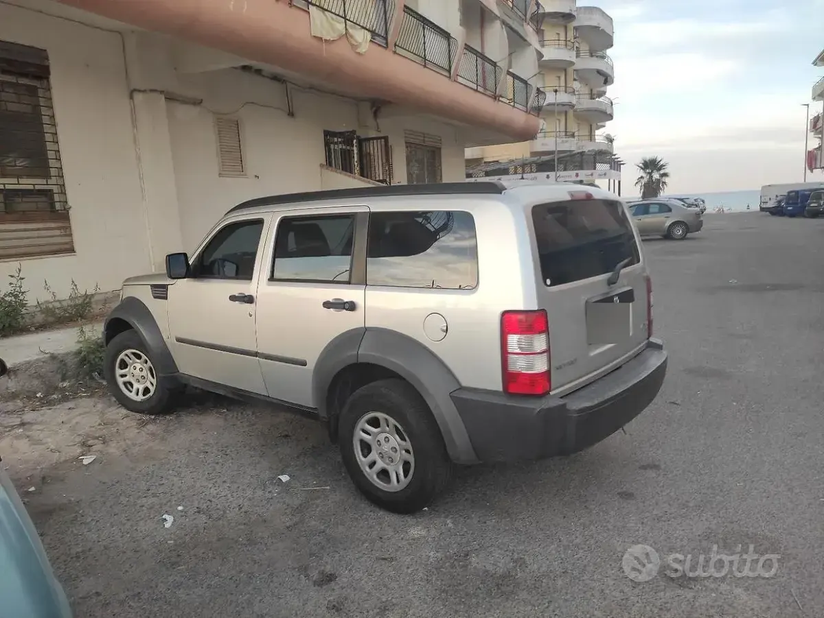 Usata Dodge Nitro 177 CV (130 kW) 2007 Grigio SUV