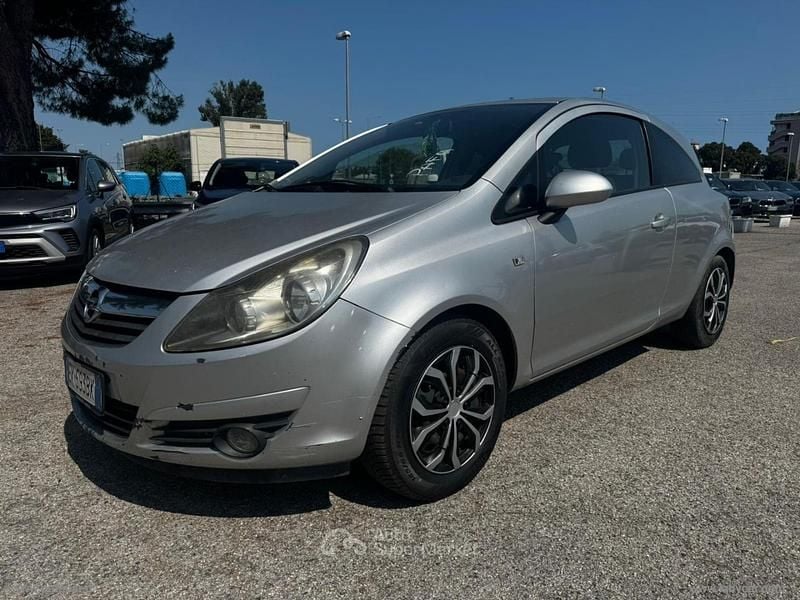 Usata Opel Corsa 86 CV (63 kW) 2011 Gray Berlina
