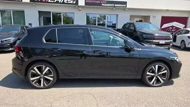 Usata VW Golf VIII Life 115 CV (84 kW) 2024 Nero