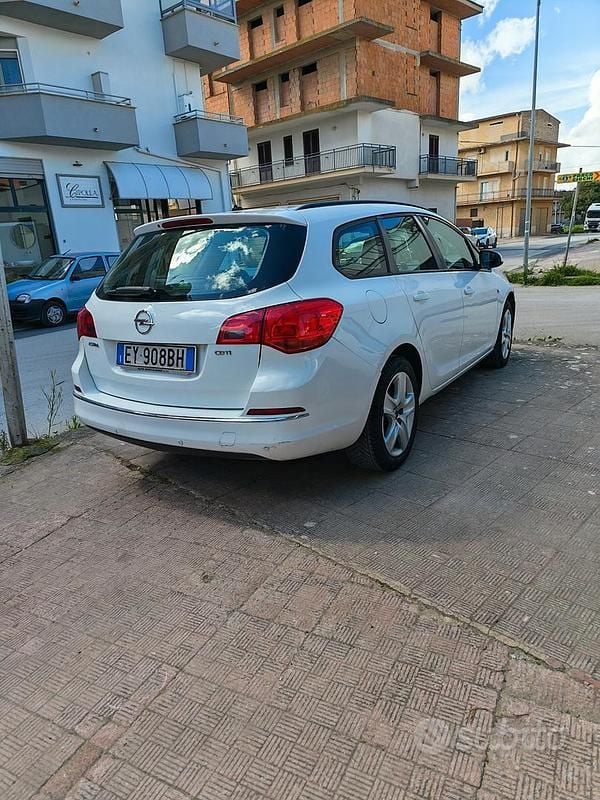 Usata Opel Astra 82 CV (60 kW) 2014 Bianco Station wagon