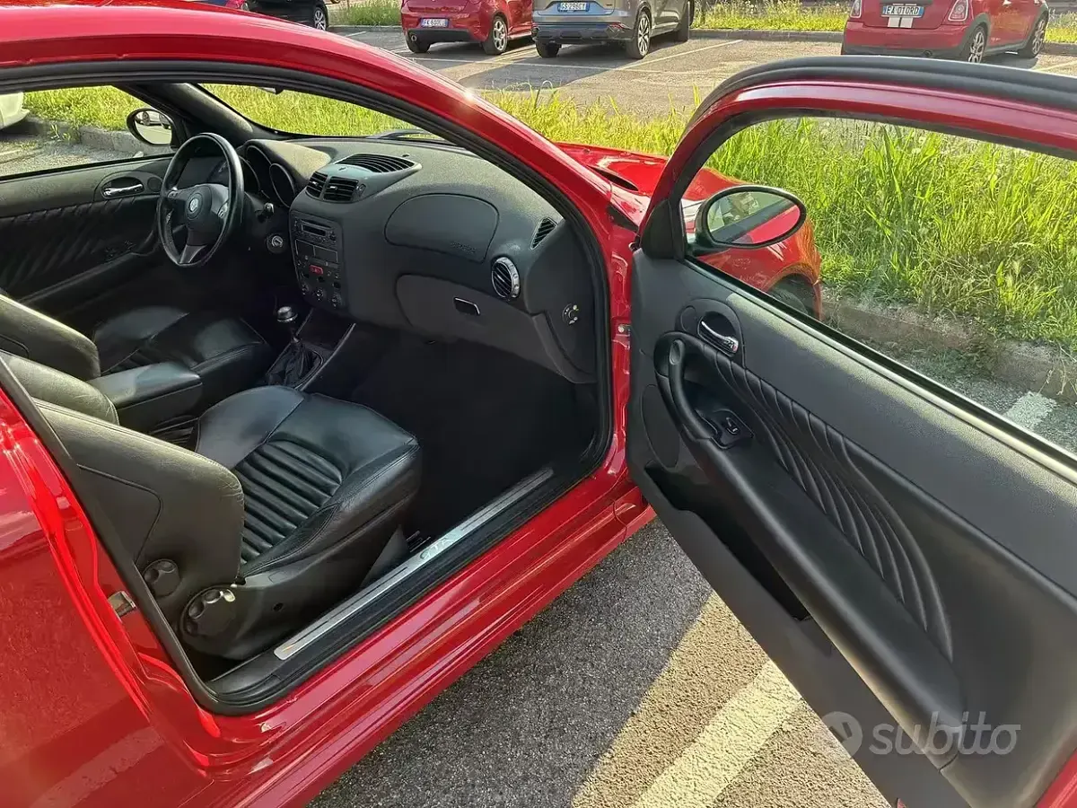 Usata Alfa Romeo 147 GTA 250 CV (183 kW) 2003 Rosso Utilitaria