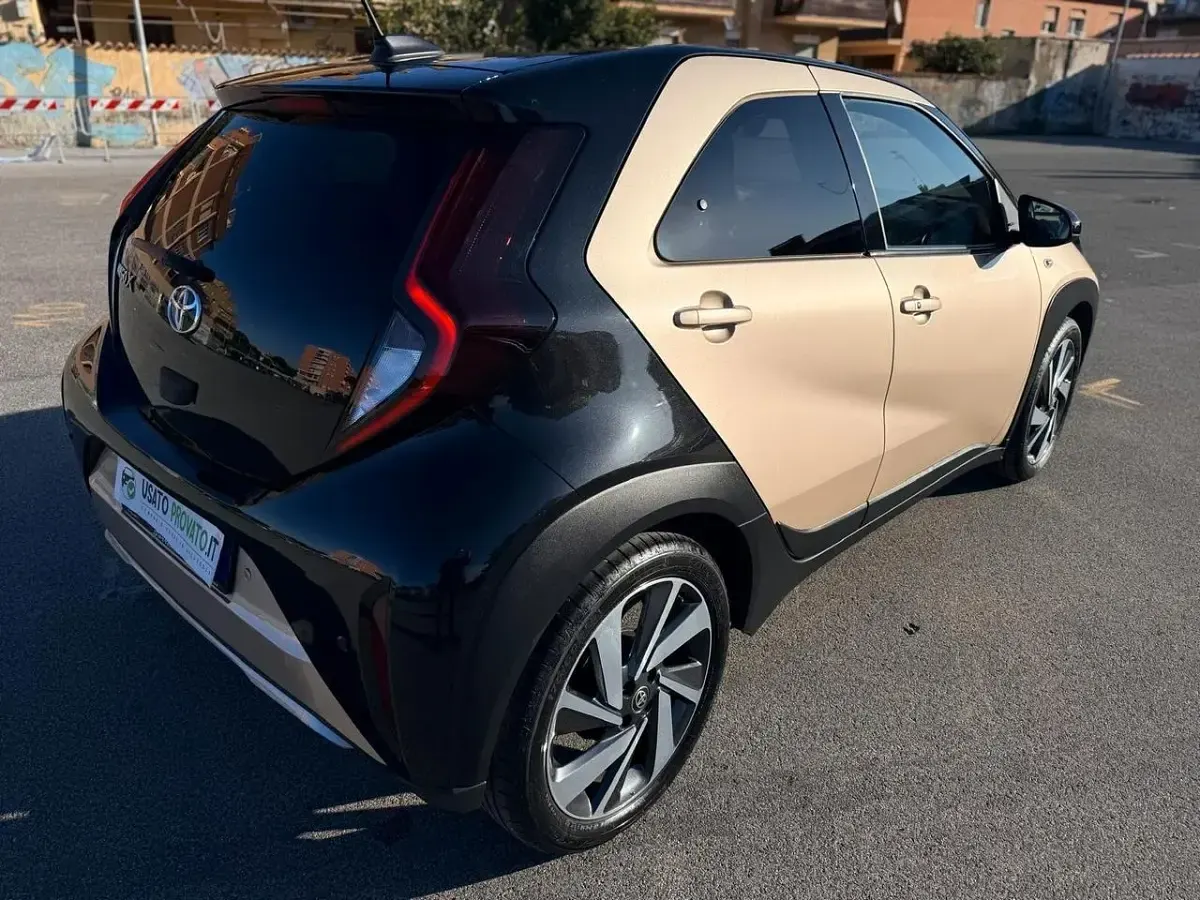 Usata Toyota Aygo X 72 CV (52 kW) 2023 Oro SUV