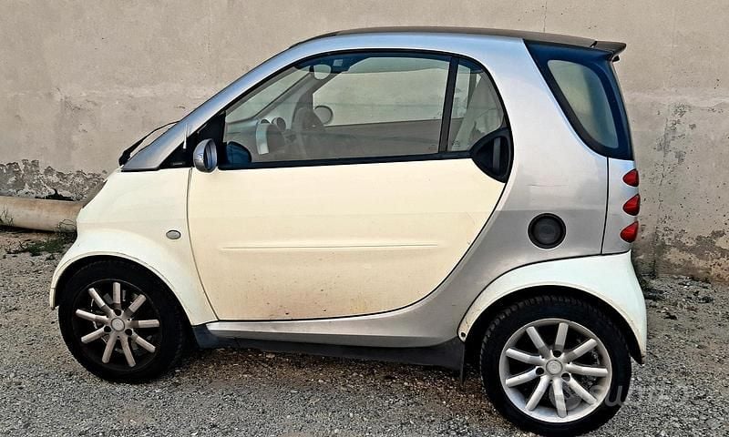 Usata Smart ForTwo Coupé 2002 Utilitaria