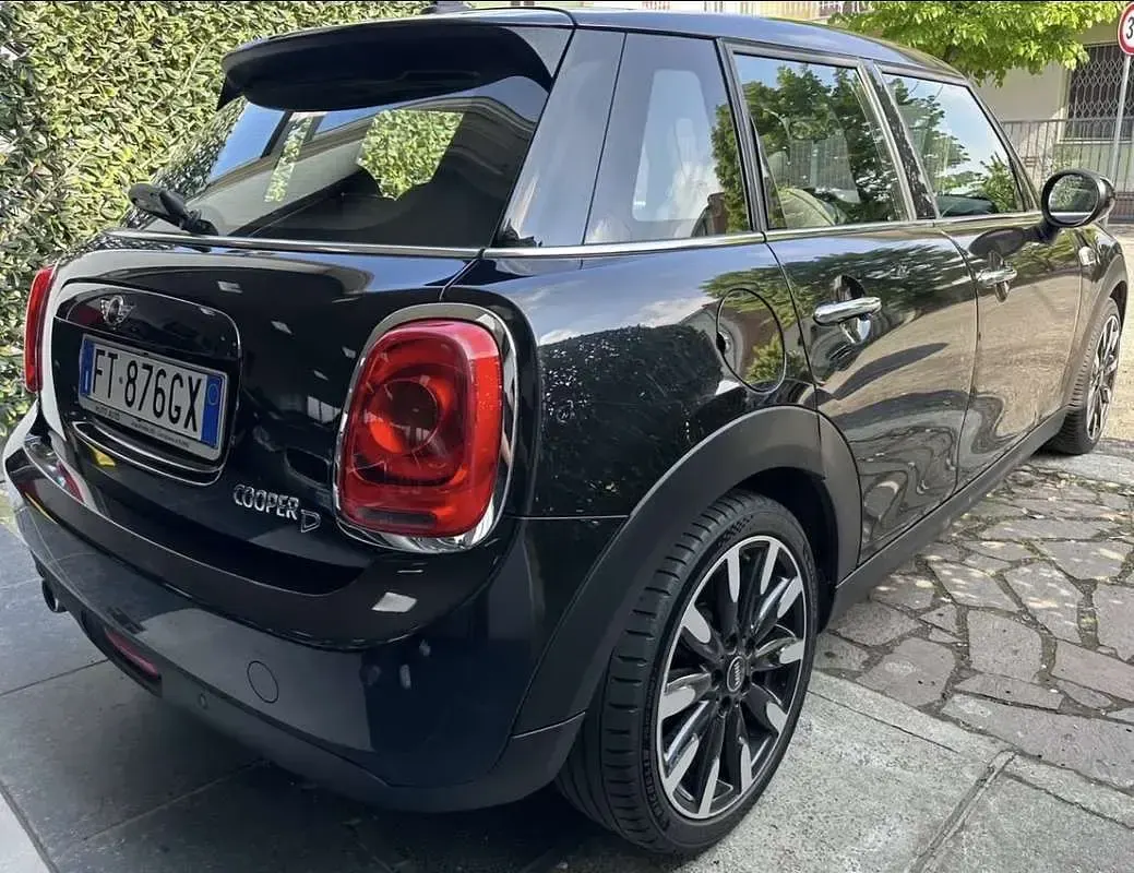 Usata Mini Cooper D Hype 116 CV (85 kW) 2018 Nero Utilitaria