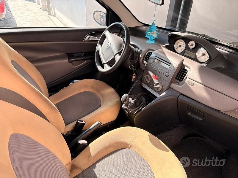 Usata Lancia Ypsilon 60 CV (44 kW) 2005 Blu Utilitaria