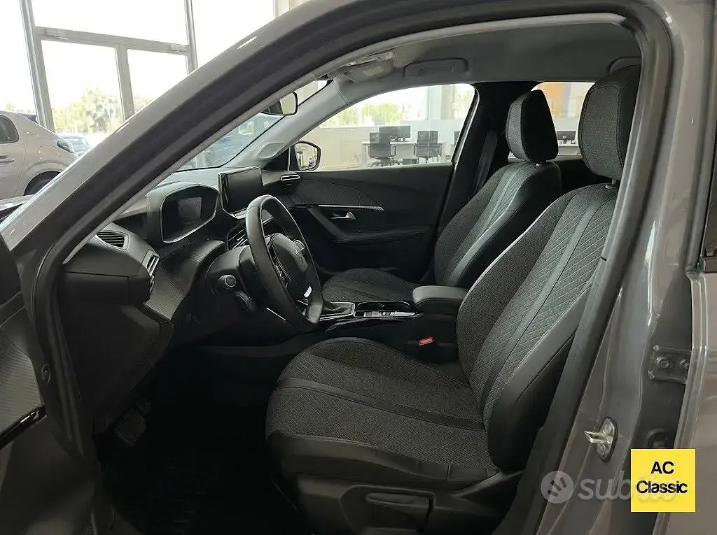 Usata Peugeot 2008 Allure 100 CV (73 kW) 2025 Grigio SUV