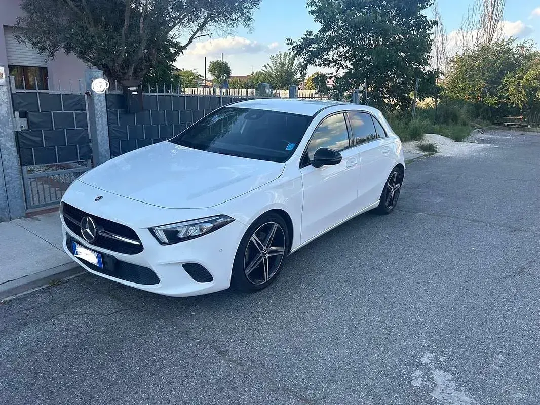 Usata Mercedes A180 Business 136 CV (100 kW) 2019 Bianco Berlina