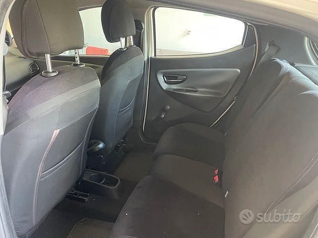 Usata Lancia Ypsilon Gold 80 CV (58 kW) 2014 Bianco Utilitaria