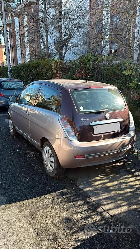 Begagnad Lancia Ypsilon 2010 Halvkombi