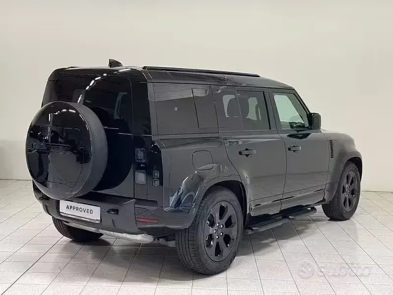 Usata Land Rover Defender SE Dynamic 200 CV (147 kW) 2025 Nero SUV