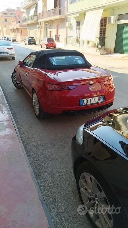 Usata Alfa Romeo Spider Exclusive 500 CV (367 kW) 2006 Rosso Cabrio