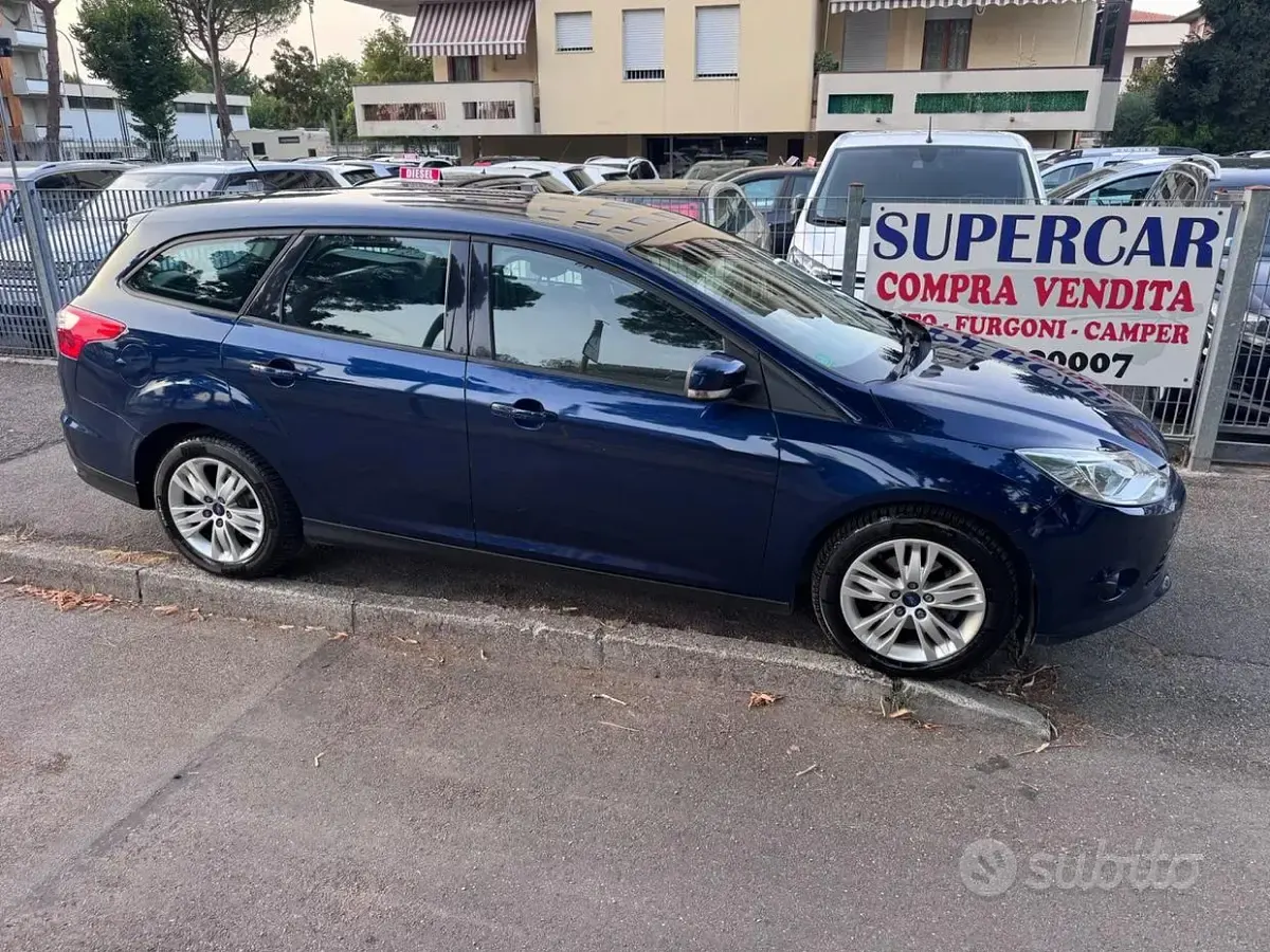 Usata Ford Focus 115 CV (84 kW) 2012 Blu Station wagon