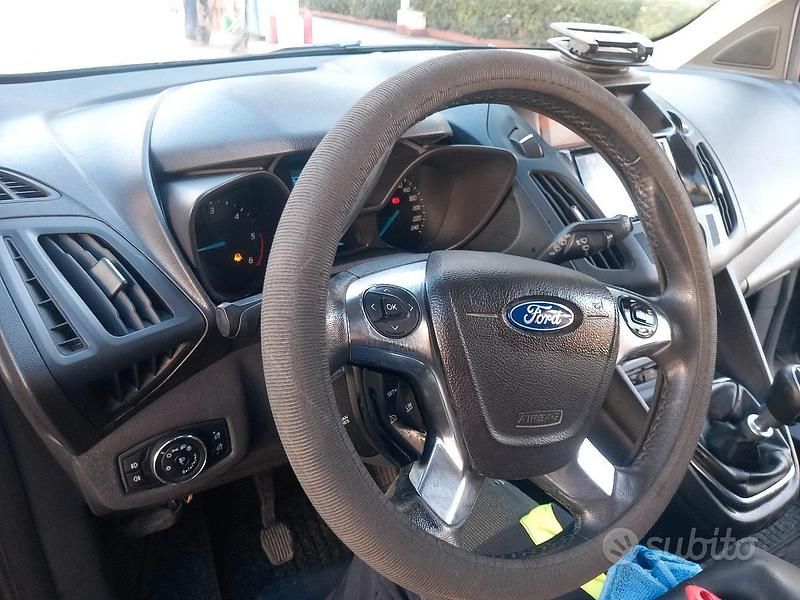 Usata Ford Tourneo Connect 116 CV (85 kW) 2015 Grigio Monovolume