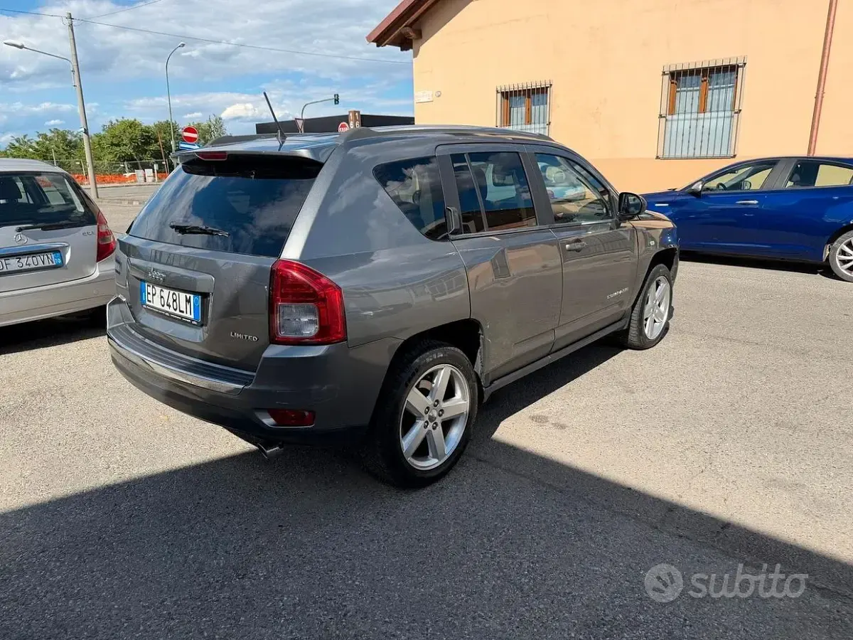 Usata Jeep Compass Sport 136 CV (100 kW) 2012 Verde SUV