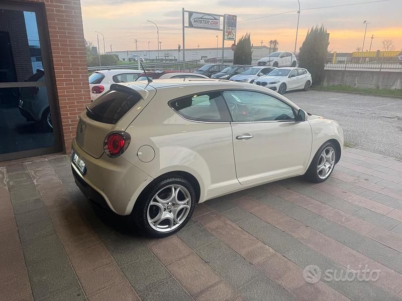 Usata Alfa Romeo MiTo Distinctive 90 CV (66 kW) 2009 Bianco Utilitaria