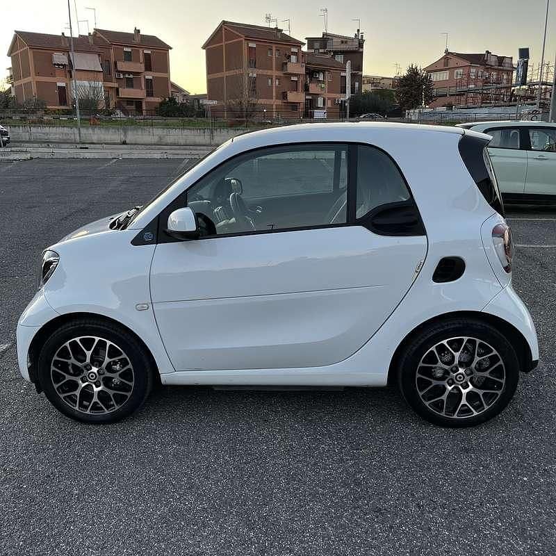 Usata Smart ForTwo Coupé Prime 41 kW (56 CV) 2022 Utilitaria