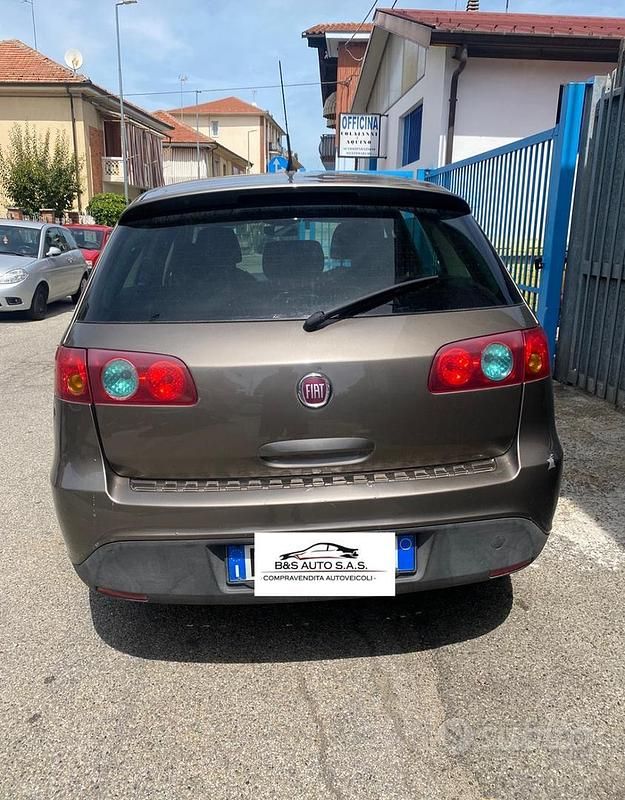 Usata Fiat Croma 150 CV (110 kW) 2008 Grigio Station wagon
