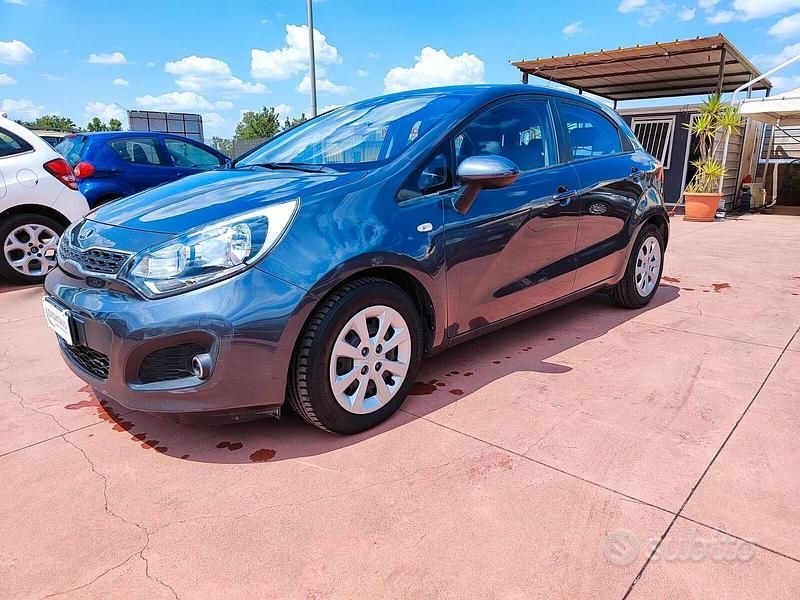 Usata Kia Rio EX 90 CV (66 kW) 2011 Nero Berlina