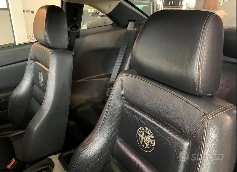 Begagnad Alfa Romeo Alfetta GT/GTV 1998 Blå Sportkupé