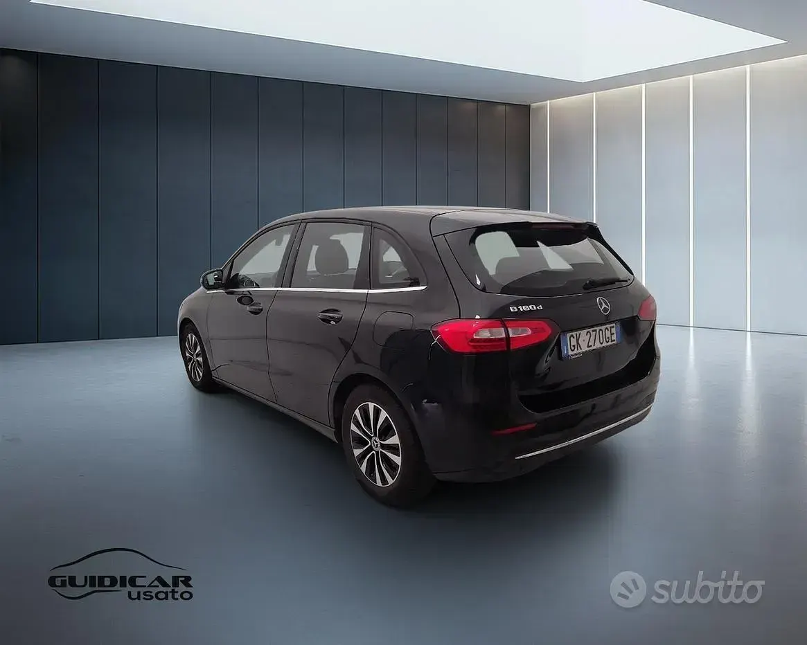 Usata Mercedes B180 116 CV (85 kW) 2022 Nero Utilitaria