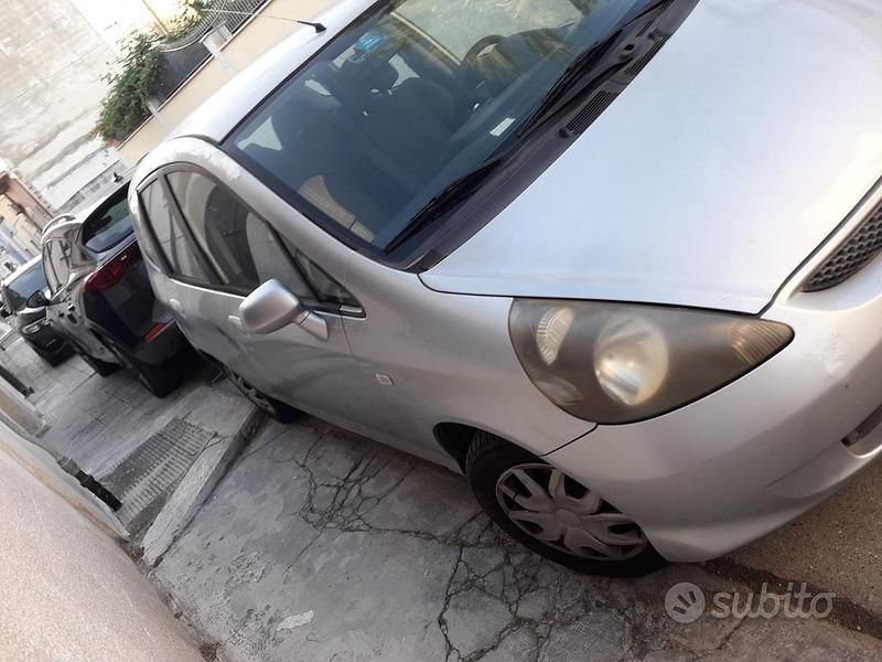 Usata Honda Jazz 78 CV (57 kW) 2005 Grigio Utilitaria