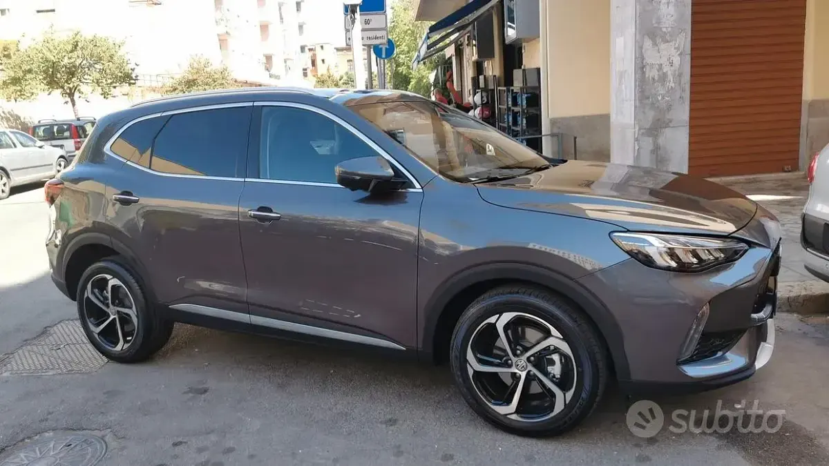 Usata MG HS Luxury 162 CV (119 kW) 2023 Grigio SUV
