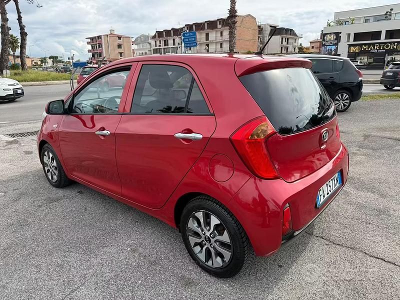 Usata Kia Picanto 67 CV (49 kW) 2015 Rosso Utilitaria
