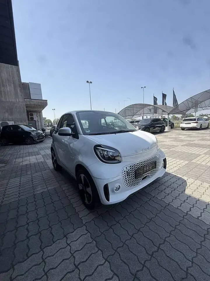 Usata Smart ForTwo Coupé Passion 41 kW (56 CV) 2024 Eaz bodypanel in white Utilitaria