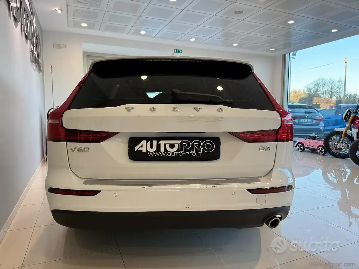 Usata Volvo V60 Business Edition 150 CV (110 kW) 2020 Bianco Station wagon
