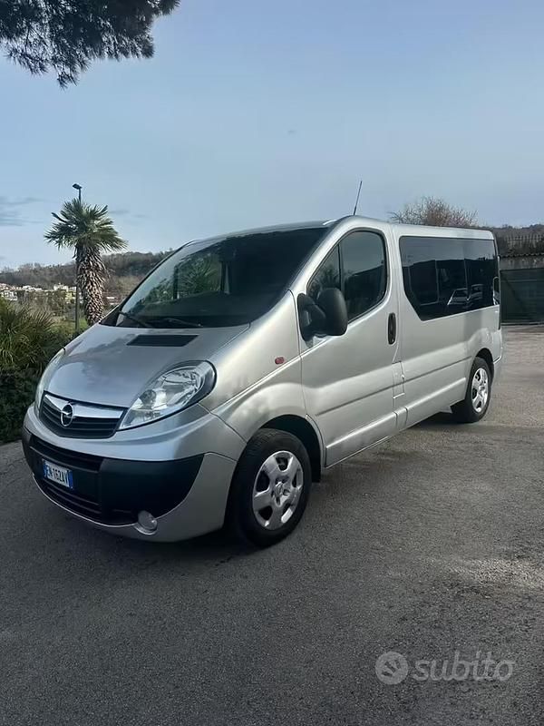 Usata Opel Vivaro 114 CV (83 kW) 2012 Grigio Monovolume