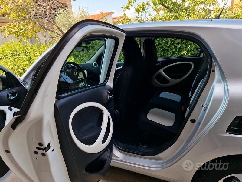 Usata Smart ForFour 71 CV (52 kW) 2016 Bianco Utilitaria