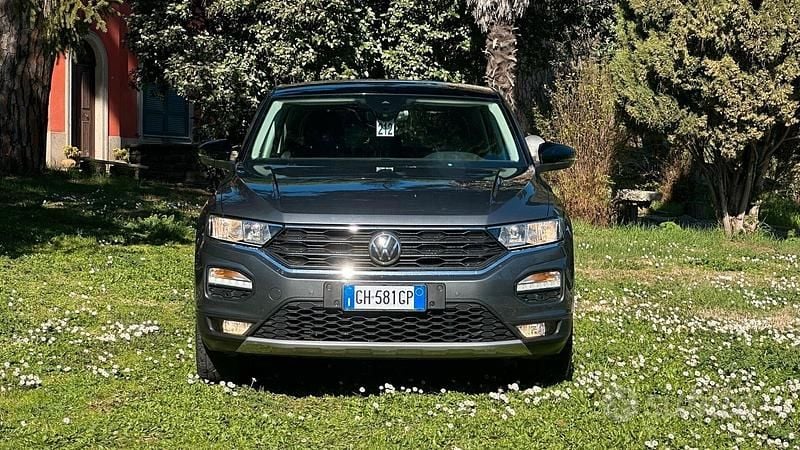 Usata VW T-Roc Business 110 CV (80 kW) 2021 Grigio SUV