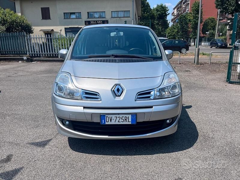 Grigio Usata 2009 Renault Modus Dynamique Monovolume | 3490 € (Buon prezzo) - Immagine 1/4