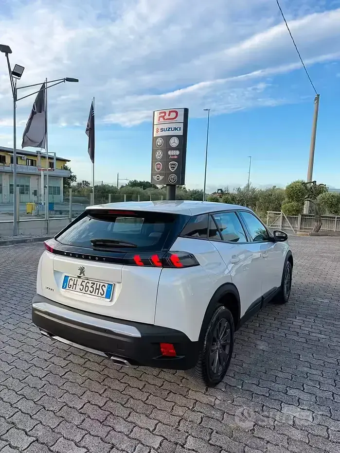 Usata Peugeot 2008 Active 131 CV (96 kW) 2021 Bianco SUV