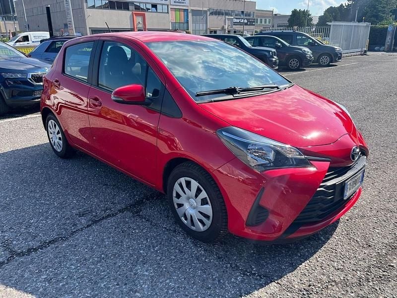 Usata Toyota Yaris Active 72 CV (52 kW) 2019 Rosso Utilitaria