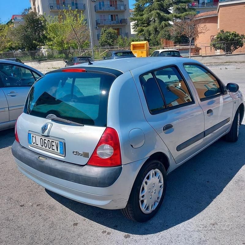Usata Renault Clio II 58 CV (42 kW) 2004 Grigio Berlina