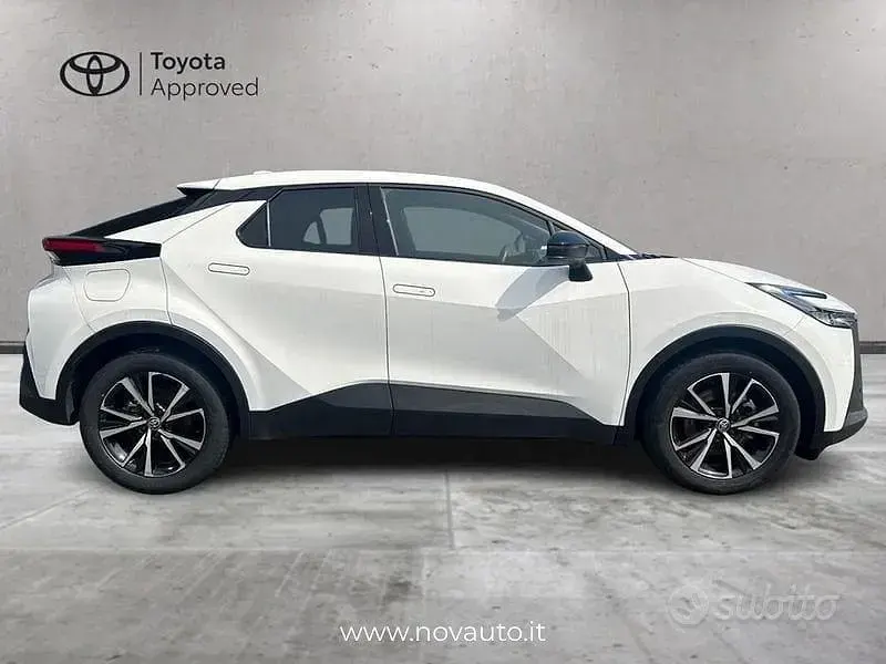Usata Toyota C-HR Eco 223 CV (164 kW) 2024 Bianco SUV
