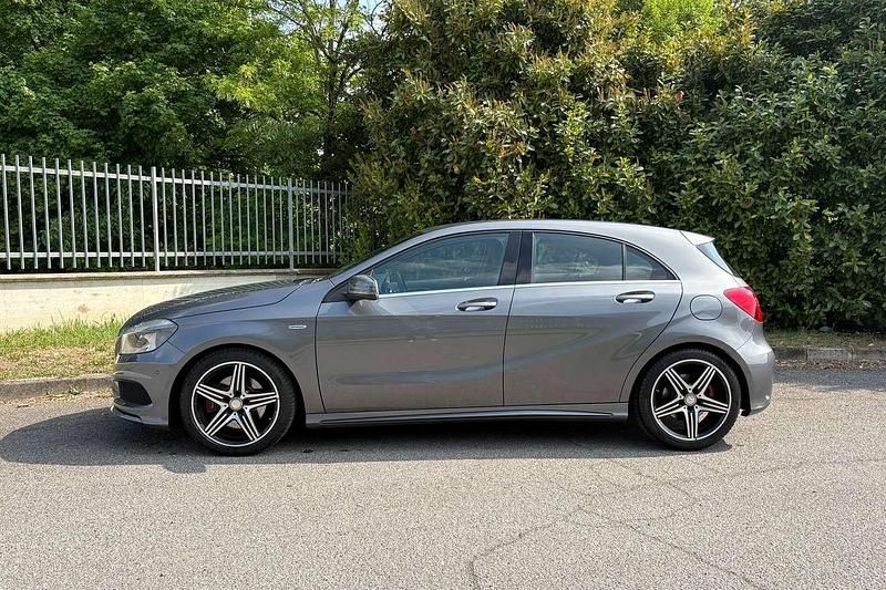 Usata Mercedes A250 211 CV (155 kW) 2015 Argento Berlina