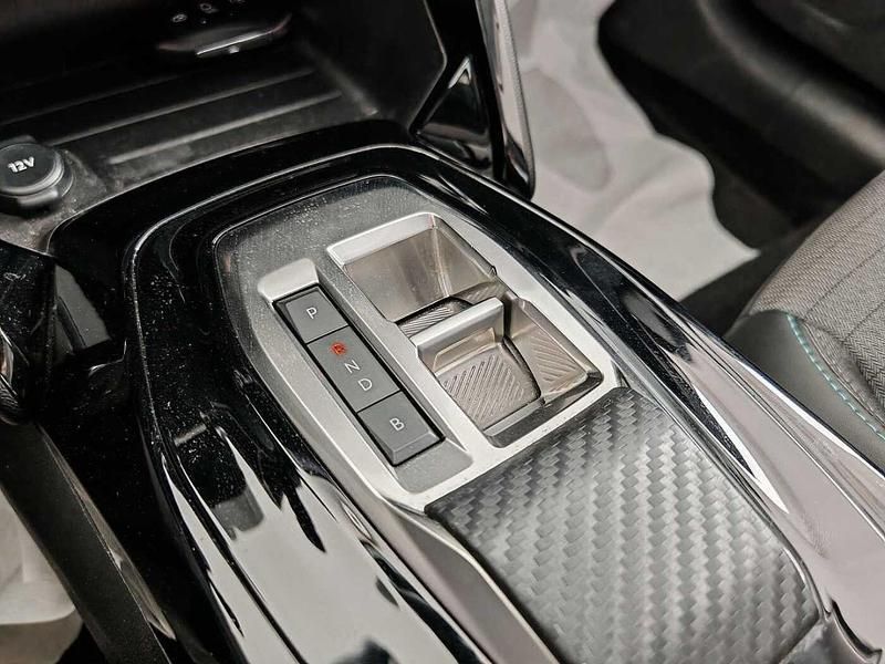 Usata Peugeot e-208 Allure 100 kW (136 CV) 2023 Bianco Utilitaria