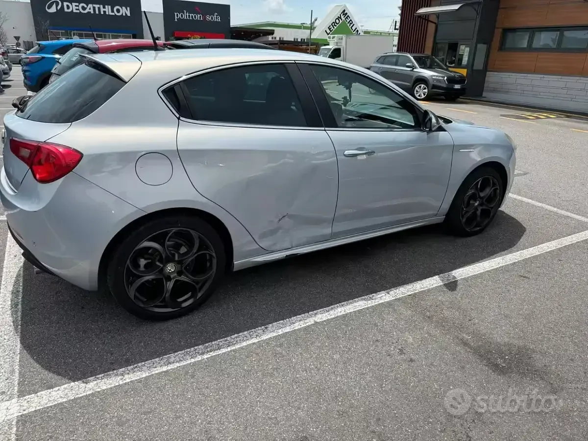Usata Alfa Romeo Giulietta 150 CV (110 kW) 2015 Grigio Utilitaria