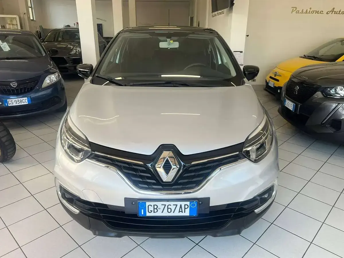 Usata Renault Captur 131 CV (96 kW) 2020 Argento SUV