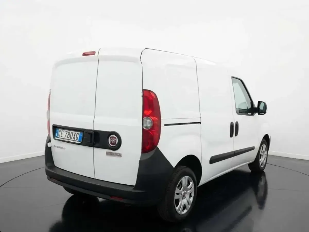 Usata Fiat Doblò Lounge 95 CV (69 kW) 2021 Bianco Monovolume
