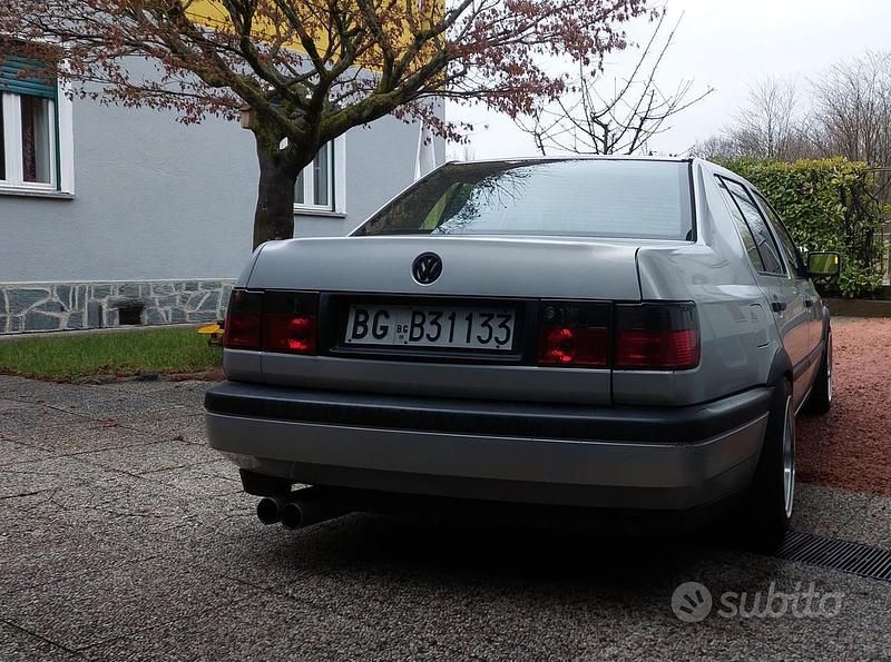 Usata VW Vento 75 CV (55 kW) 1992 Grigio Berlina