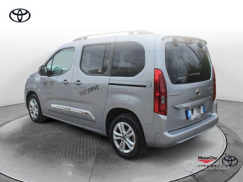 Usata Toyota Proace Verso City 56 kW (77 CV) 2023 Silver met Station wagon