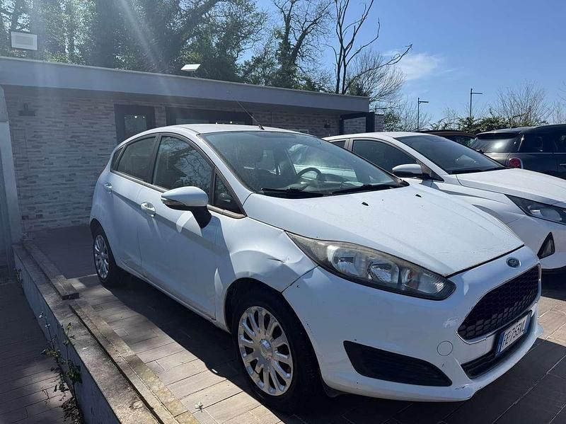 Usata Ford Fiesta Business Edition 95 CV (69 kW) 2016 Bianco Berlina
