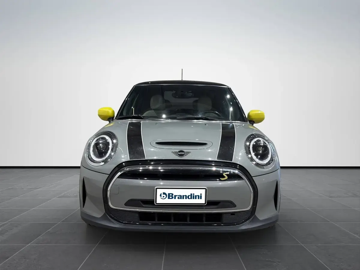 Usata Mini Cooper SE 75 kW (102 CV) 2022 Moonwalk grey metallic Utilitaria