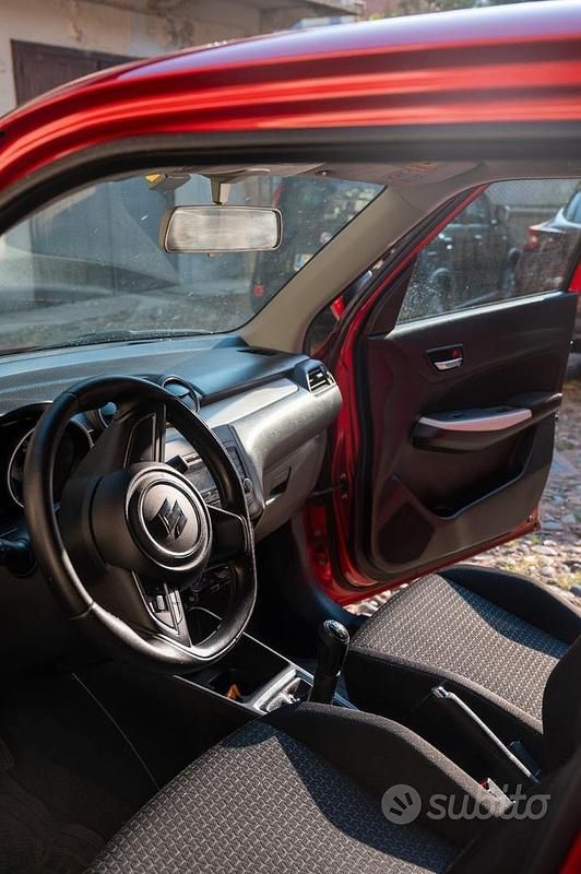 Usata Suzuki Swift 90 CV (66 kW) 2018 Rosso Utilitaria