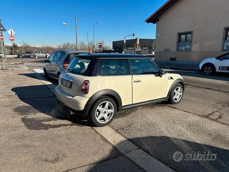 Usata Mini Cooper 120 CV (88 kW) 2009 Bianco Utilitaria